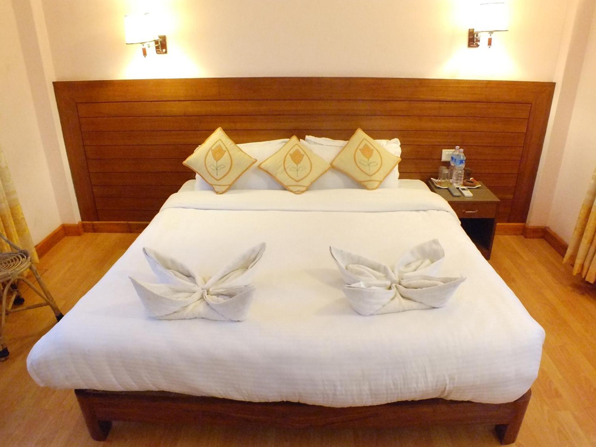 Hotel Greenland Pokhara Extérieur photo