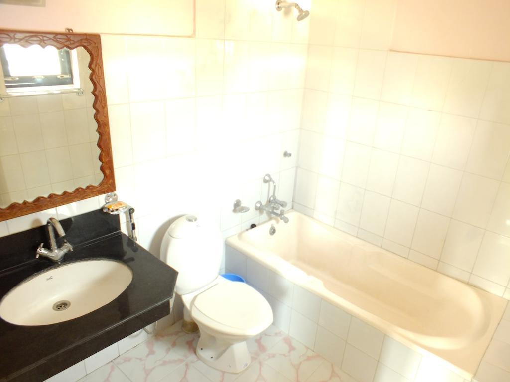 Hotel Greenland Pokhara Extérieur photo