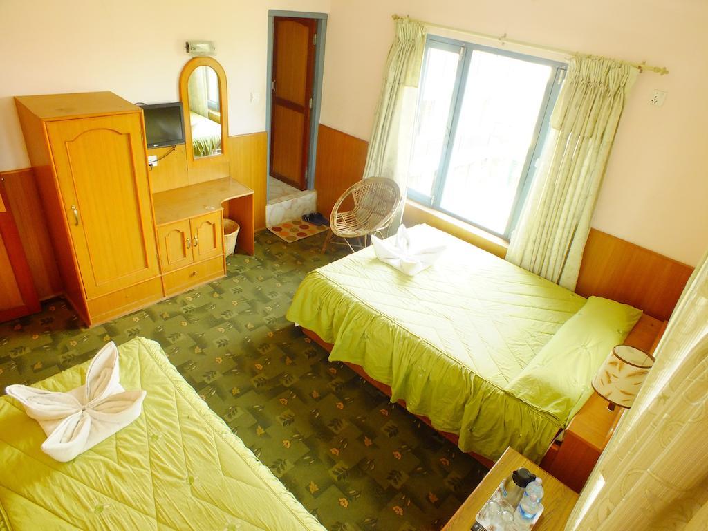 Hotel Greenland Pokhara Extérieur photo