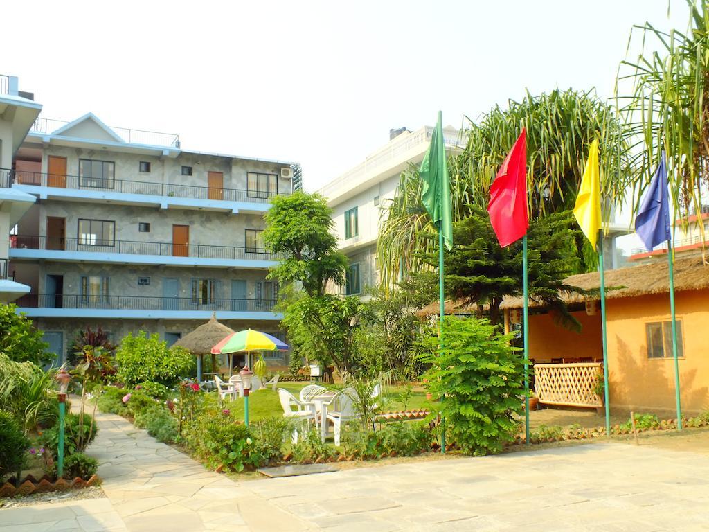 Hotel Greenland Pokhara Extérieur photo