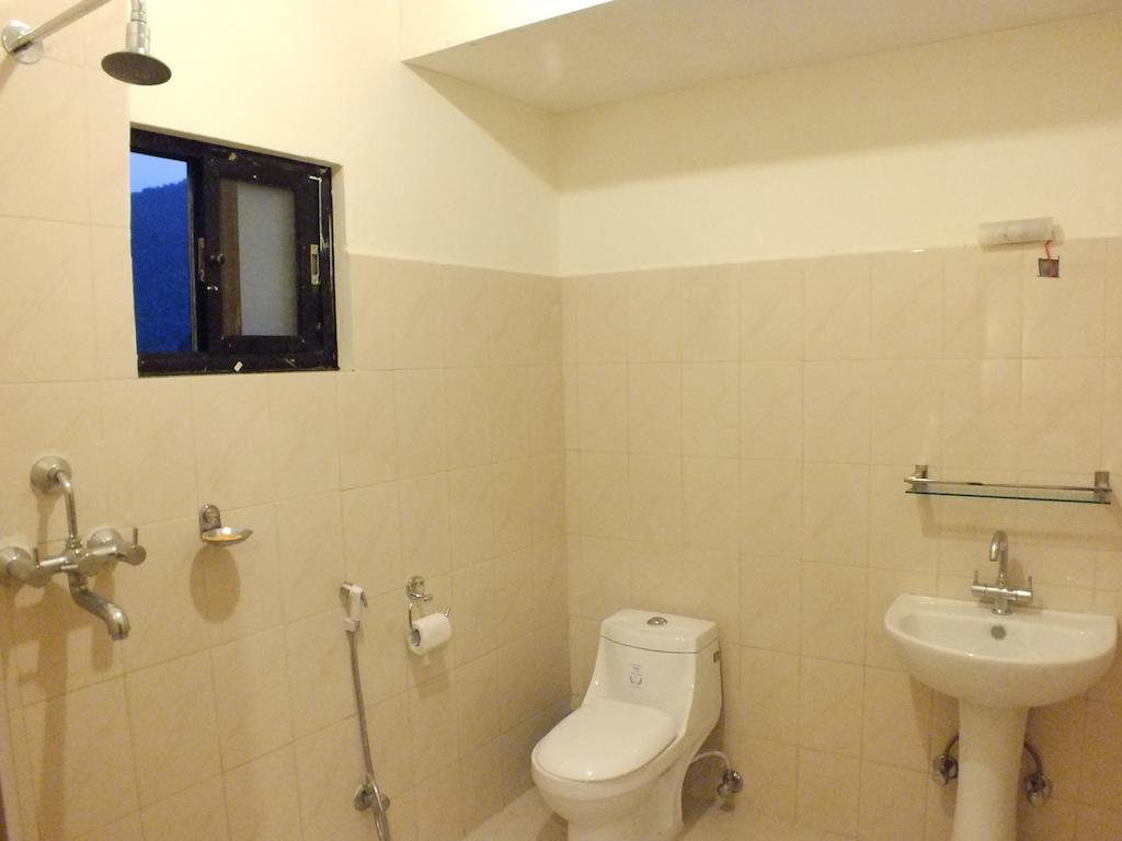 Hotel Greenland Pokhara Extérieur photo